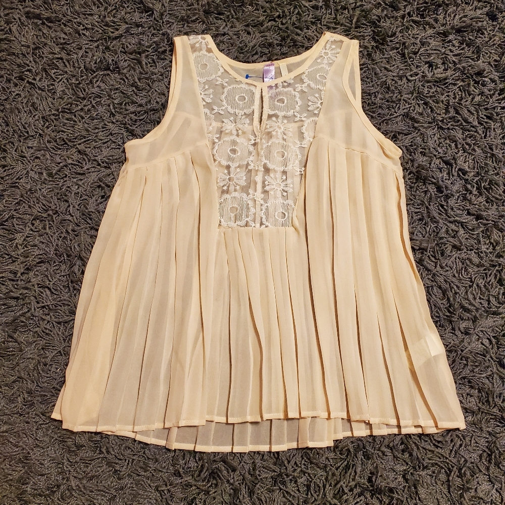 Flowy tank